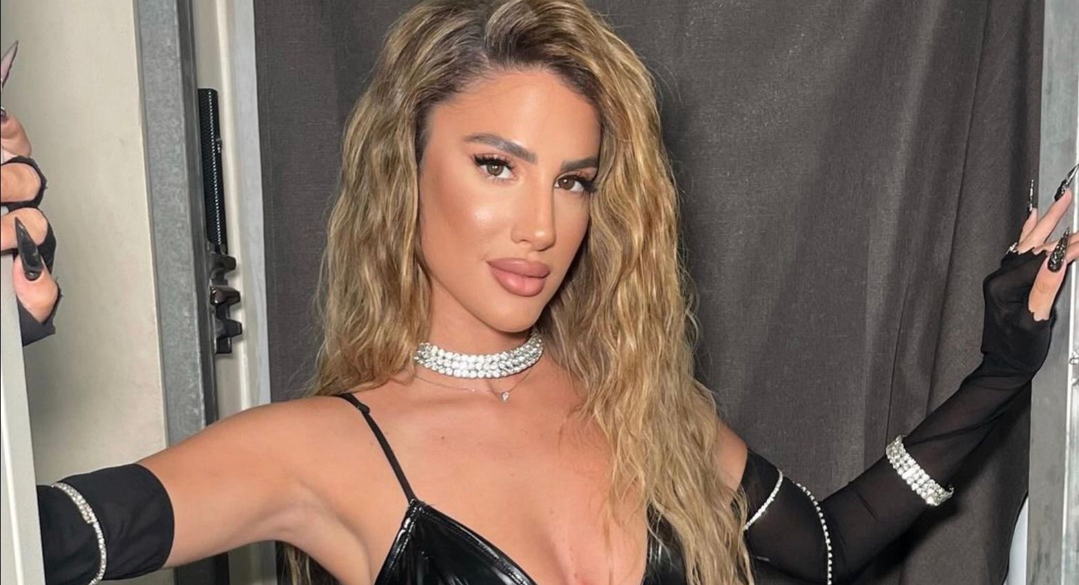 Тамар Шаби сняла соблазнительный клип в мастерской Тамар Шаби сняла соблазнительный клип в мастерской