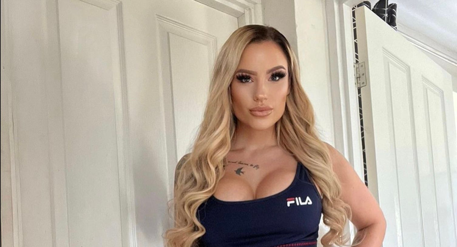 Лана Хакабі з поліцейських пішла у порно Лана Хакабі з поліцейських пішла у порно