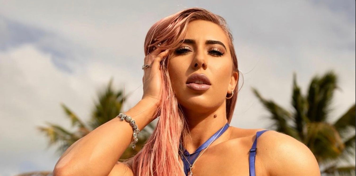 Александра Кріста знялась у крихітному бікіні Александра Кріста знялась у крихітному бікіні