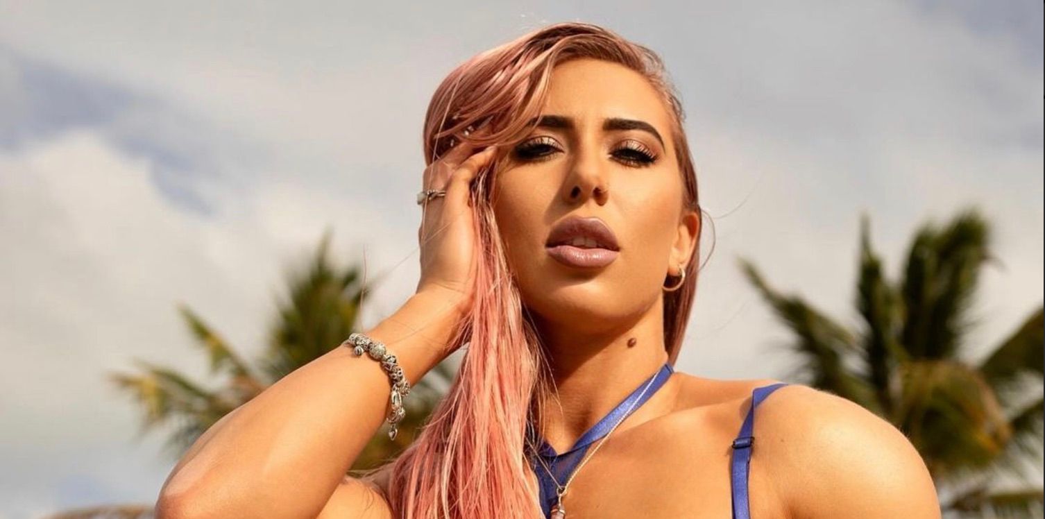 Александра Криста снялась в крошечном бикини Александра Криста снялась в крошечном бикини