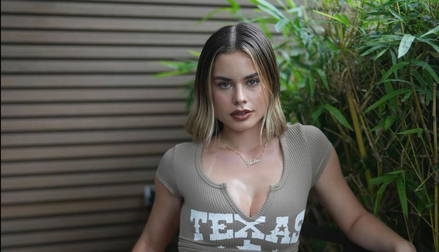 Яслен Клементе снялась в провокационном образе Яслен Клементе снялась в провокационном образе