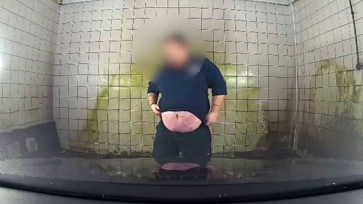 Видео с регистратора шокировало мужчину, когда он забрал авто с мойки - Gentleman Видео с регистратора шокировало мужчину, когда он забрал авто с мойки - Gentleman