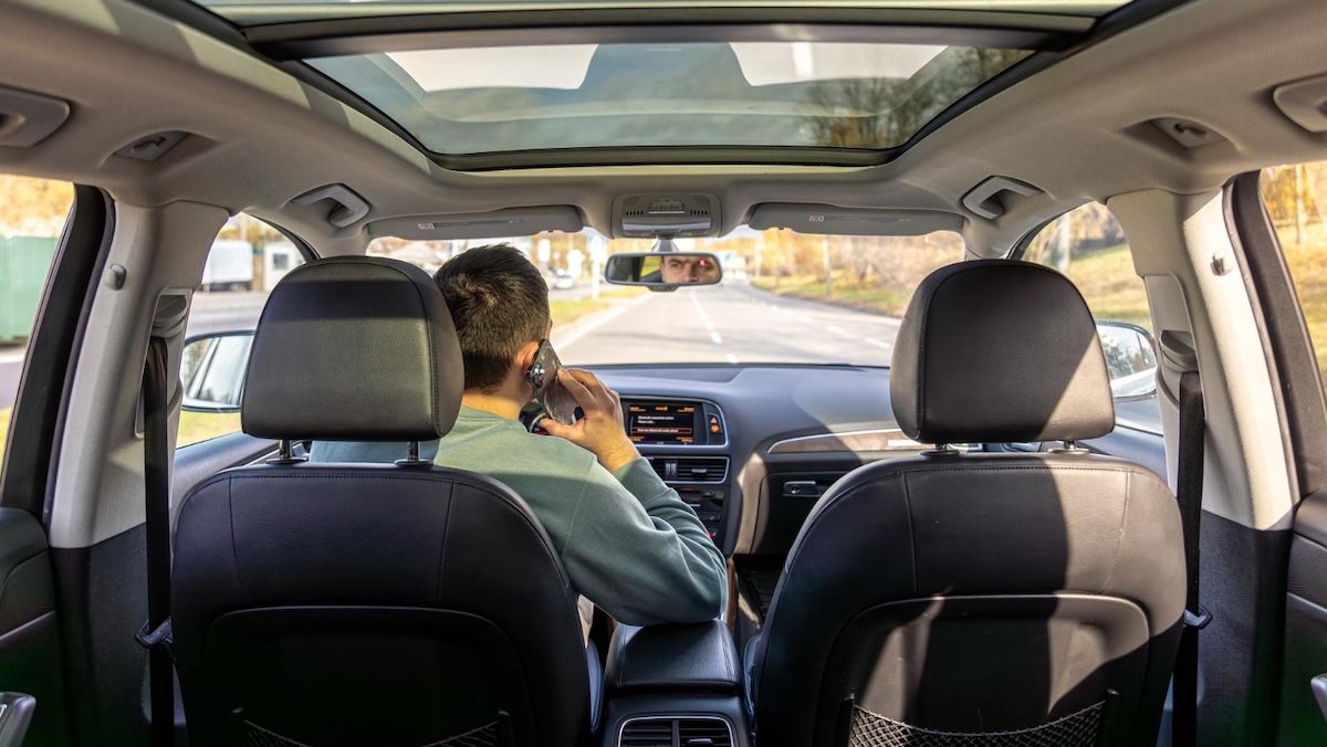 Чорні точки на лобовому склі - які функції виконують і чому важливі - Gentleman Чорні точки на лобовому склі - які функції виконують і чому важливі - Gentleman