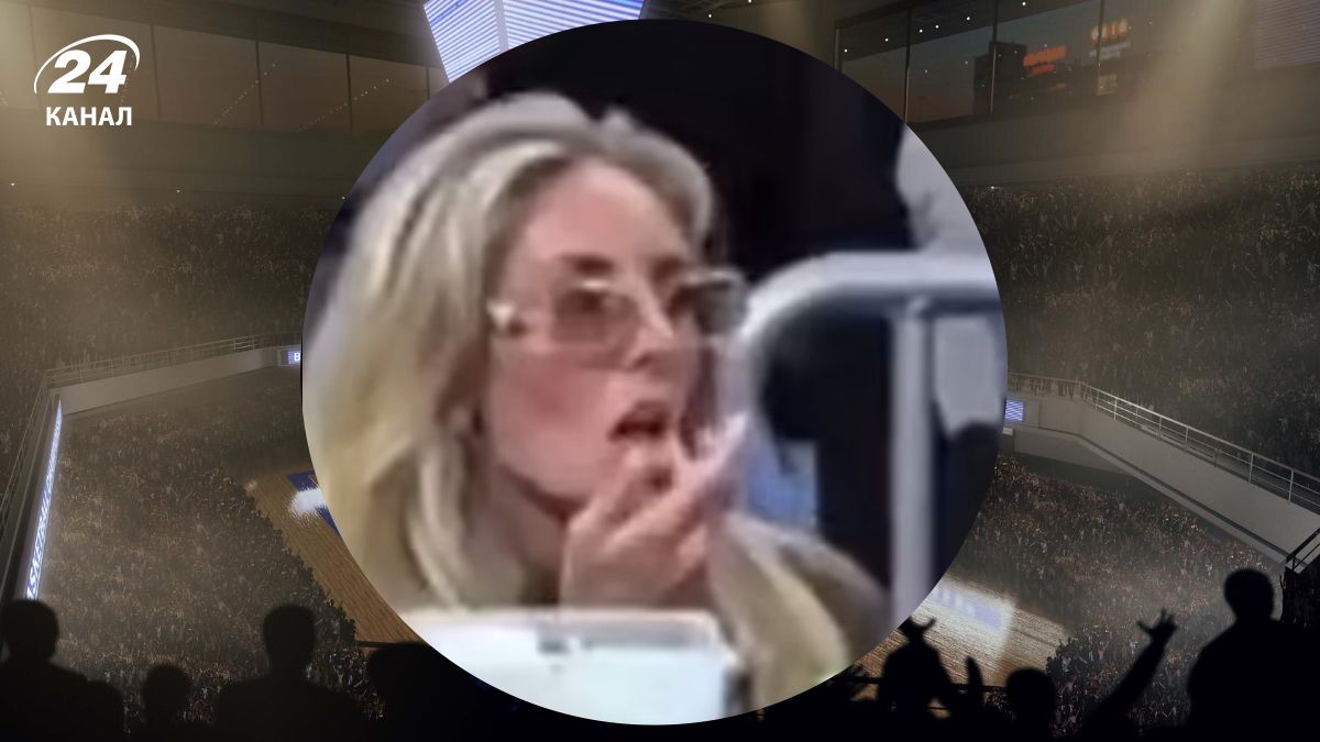 Бонні Блу зганьбилась на матчі NBA Бонні Блу зганьбилась на матчі NBA